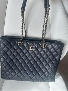 CHANEL Black Quilted Lambskin Chain-Handle Tote
